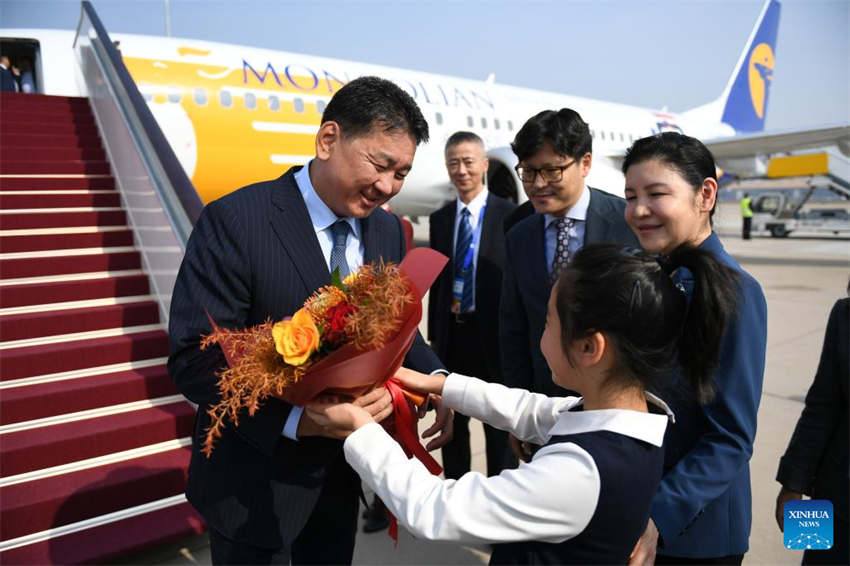 Presidente da Mongólia chega a Beijing para 3o Fórum do Cintur?o e Rota para Coopera??o Internacional