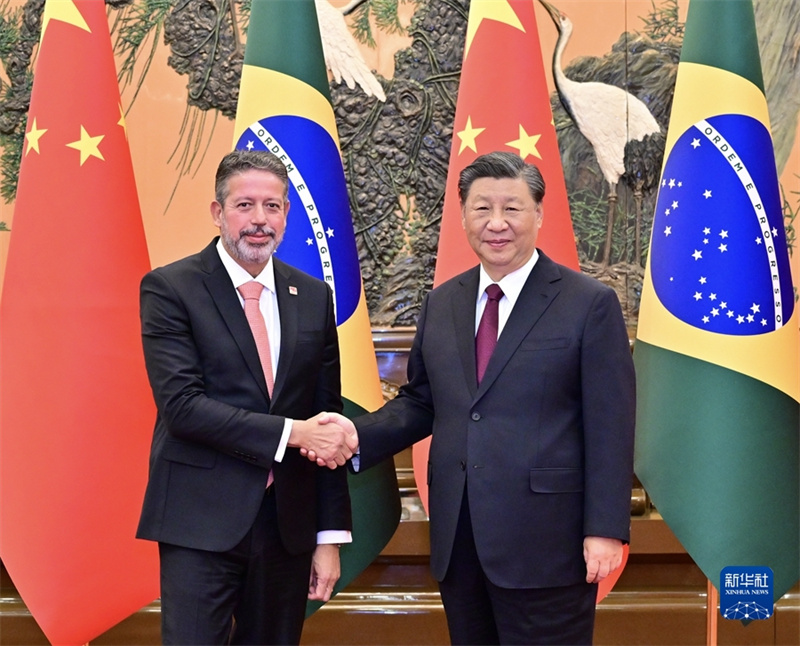 Xi Jinping reúne-se com presidente da Camara dos Deputados do Brasil