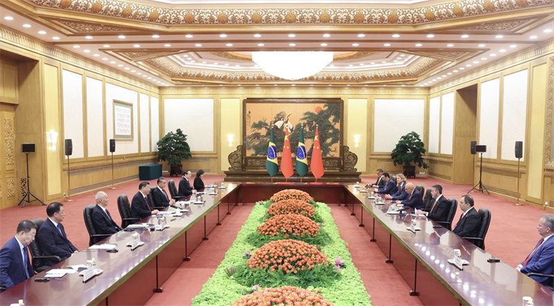 Xi Jinping reúne-se com presidente da Camara dos Deputados do Brasil