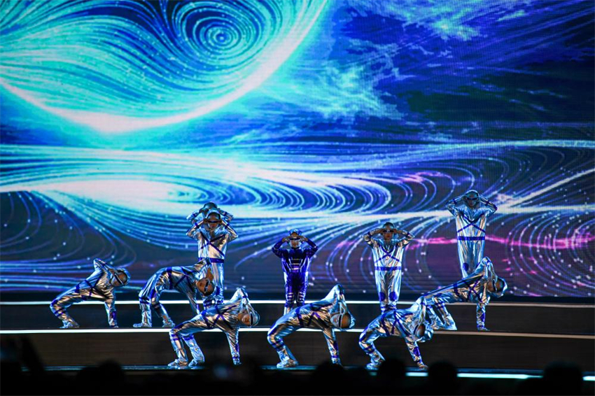 Hai Ya, escritor chinês de fic??o científica, ganha Prêmio Hugo de Melhor Novela