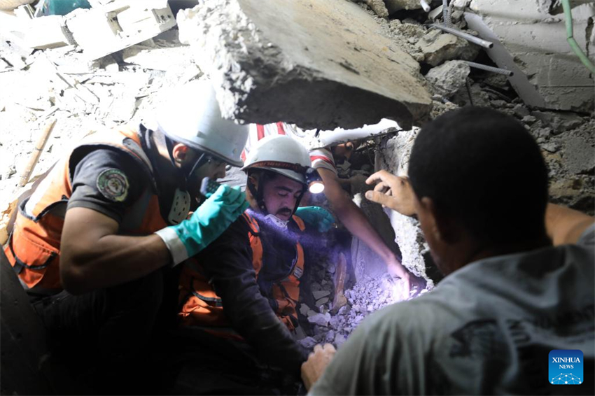 Número de palestinos mortos em ataques aéreos israelenses em Gaza supera 4.600