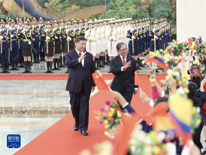 Xi Jinping realiza conversa??es com presidente colombiano, elevando os la?os para parceria estratégica