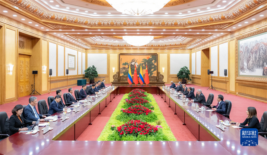 Xi Jinping realiza conversa??es com presidente colombiano, elevando os la?os para parceria estratégica