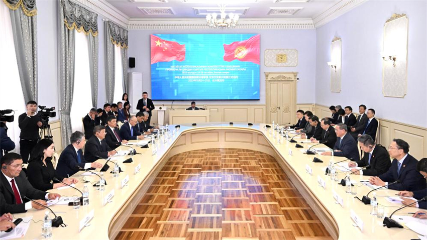 China refor?ará confian?a política mútua com Quirguist?o, diz premiê chinês