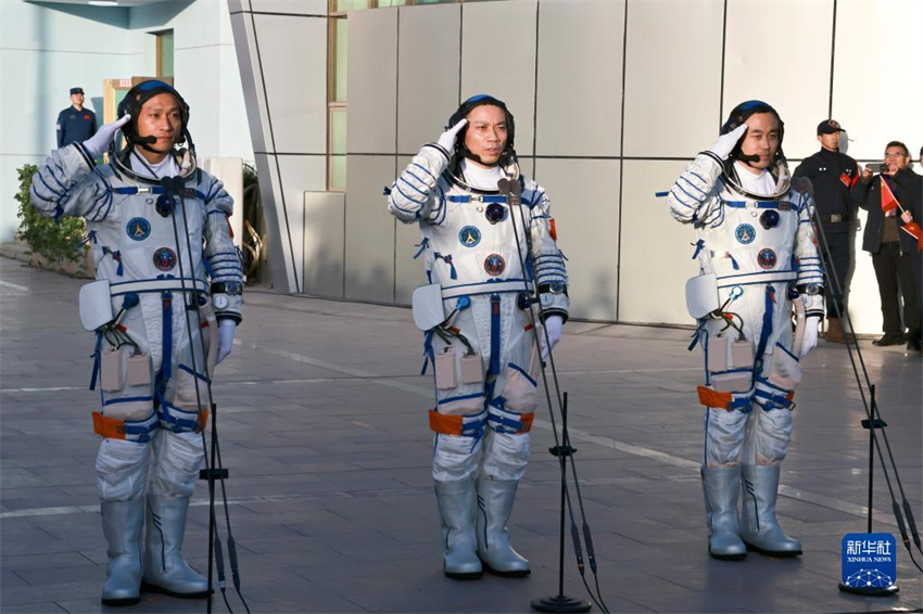 Realizada cerim?nia de despedida para astronautas chineses da miss?o Shenzhou-17