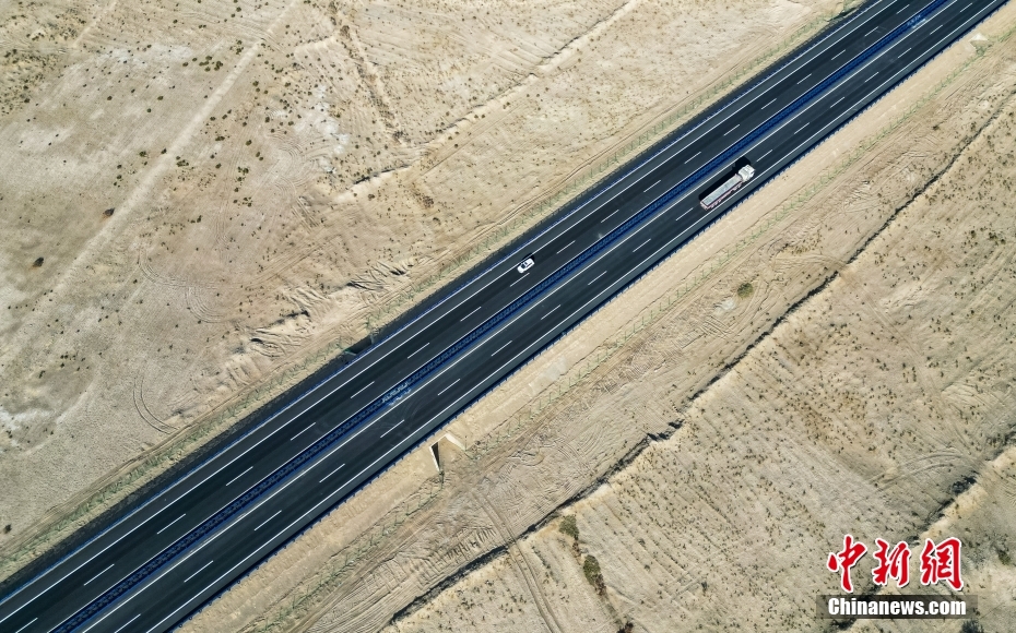 Se??o Korla–Yuli da via expressa Urumqi-Yuli em Xinjiang circula??o gratuita durante período de teste