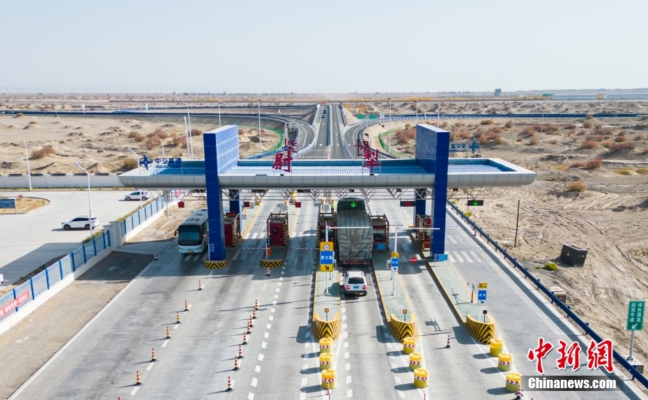 Se??o Korla–Yuli da via expressa Urumqi-Yuli em Xinjiang circula??o gratuita durante período de teste