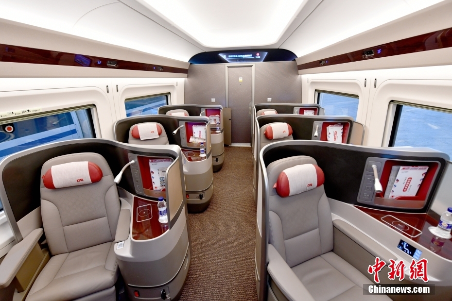 Trajeto ferroviário de alta velocidade Chengdu-Hong Kong come?a a operar com novo trem