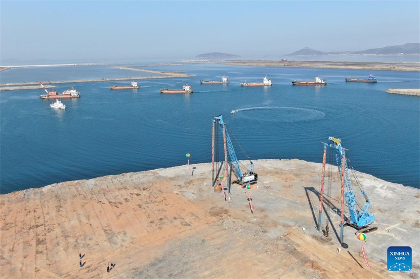 Cidade chinesa de Dalian inicia constru??o do aeroporto offshore em ilha artificial