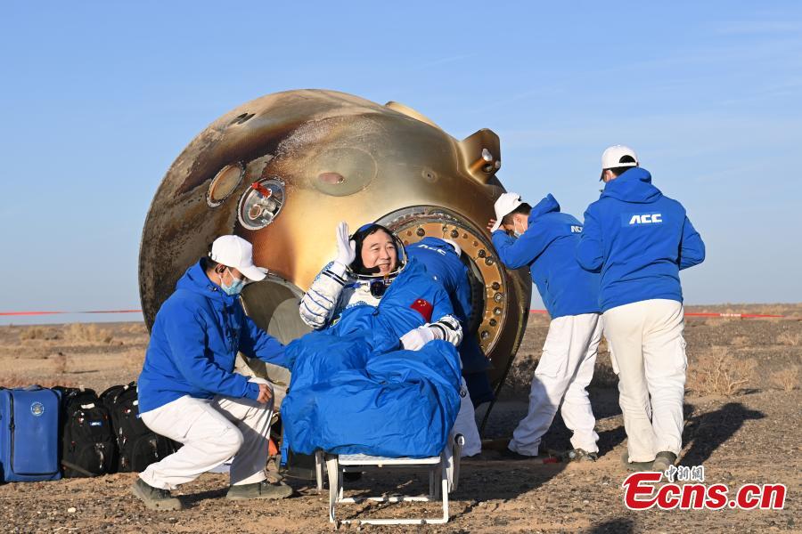 Astronautas da Shenzhou-16 est?o em bom estado de saúde após pousarem na Terra