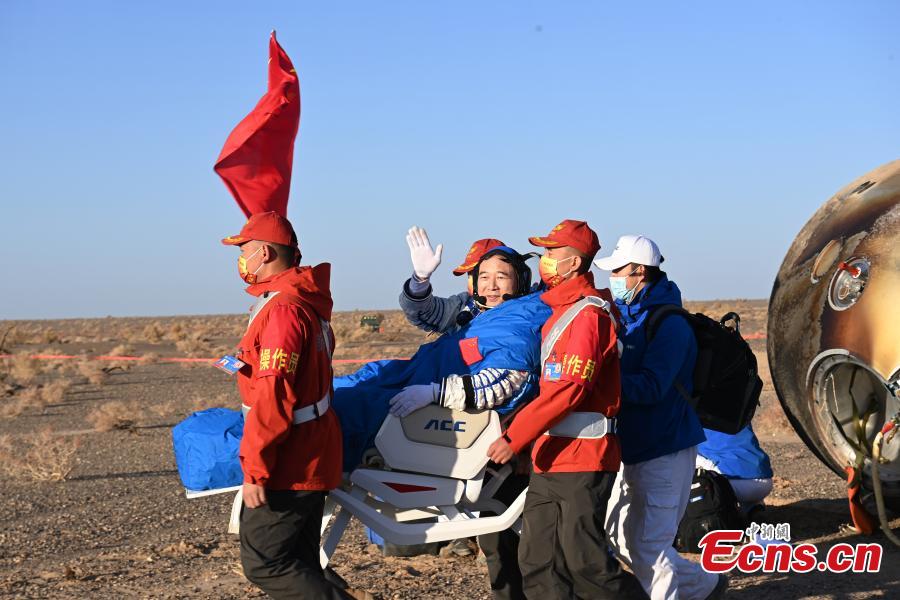 Astronautas da Shenzhou-16 est?o em bom estado de saúde após pousarem na Terra