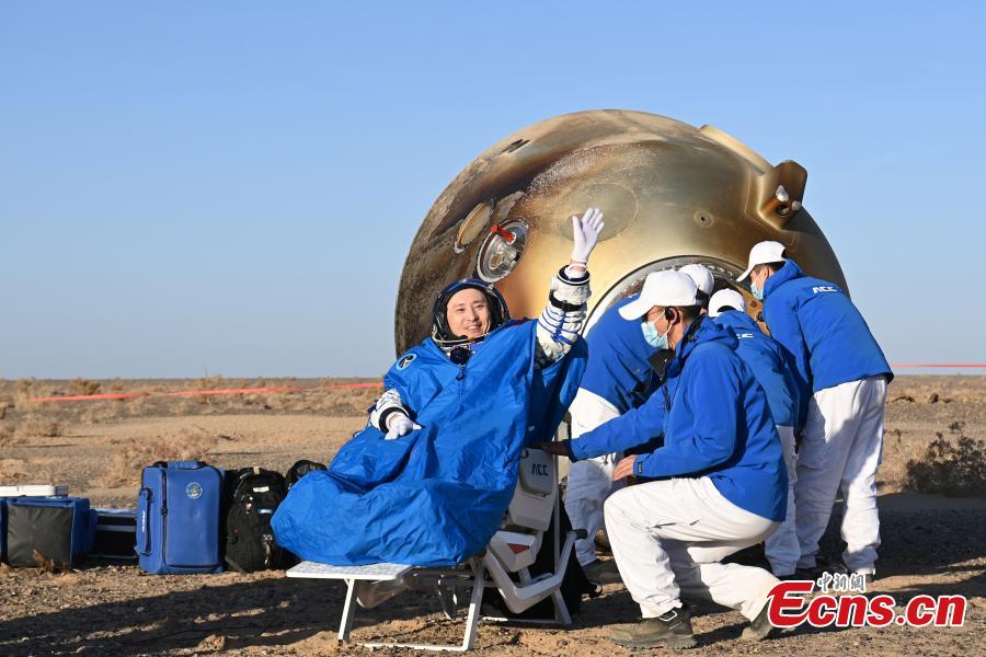 Astronautas da Shenzhou-16 est?o em bom estado de saúde após pousarem na Terra