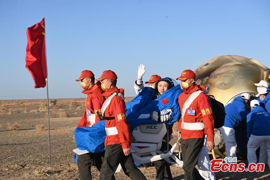 Astronautas da Shenzhou-16 est?o em bom estado de saúde após pousarem na Terra