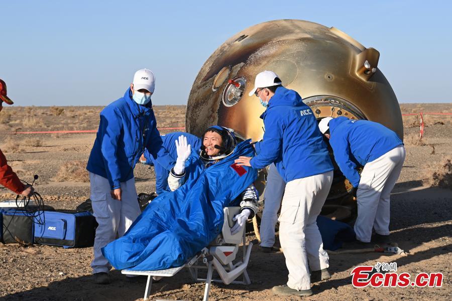 Astronautas da Shenzhou-16 est?o em bom estado de saúde após pousarem na Terra
