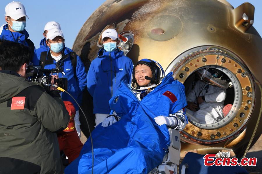 Astronautas da Shenzhou-16 est?o em bom estado de saúde após pousarem na Terra