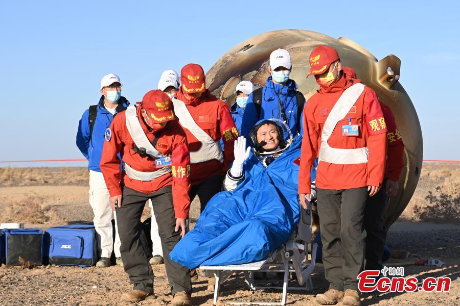 Astronautas da Shenzhou-16 est?o em bom estado de saúde após pousarem na Terra