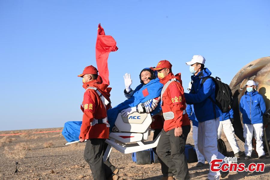 Astronautas da Shenzhou-16 est?o em bom estado de saúde após pousarem na Terra