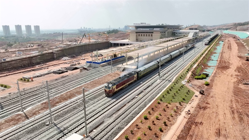 Ferrovia Fangchenggang - Dongxing iniciou opera??o de testes