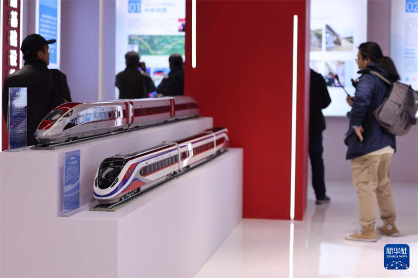 Exposi??o de tecnologia e equipamentos ferroviários come?a em Beijing