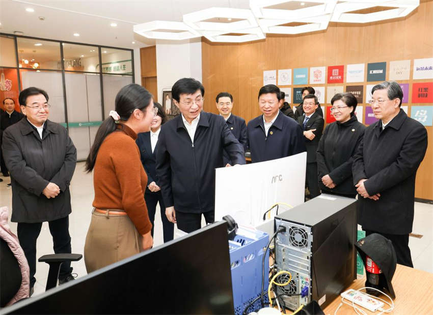 Conferência anual da Cúpula de CEOs através do Estreito é aberta em Nanjing