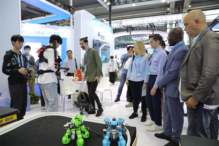 25a Feira de Alta Tecnologia é inaugurada em Shenzhen