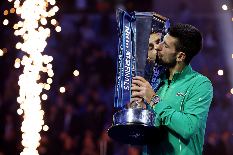 Djokovic conquista o 7o Finals quebrando novo recorde