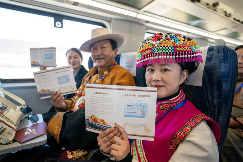Ferrovia Lijiang-Shangri-La é aberta ao tráfego em Yunnan
