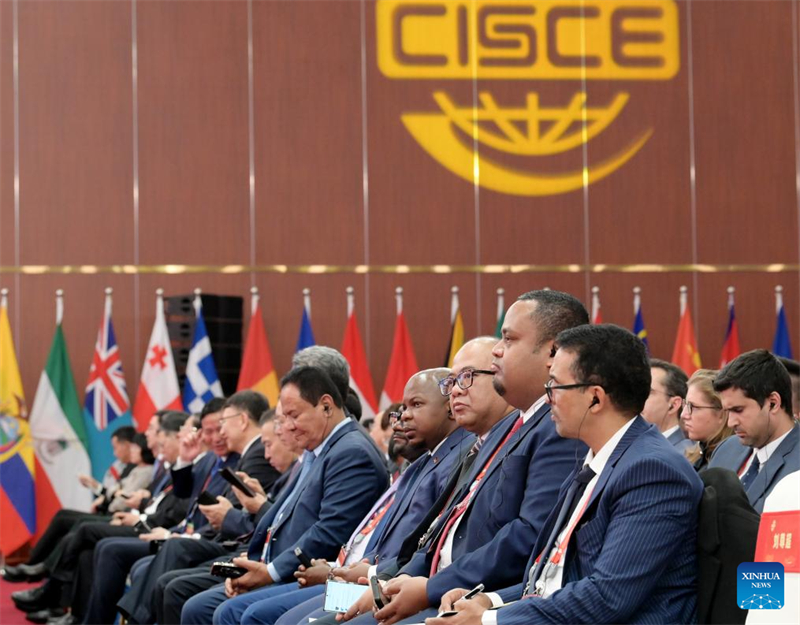 Primeira Exposi??o Internacional da Cadeia de Suprimentos da China come?a em Beijing