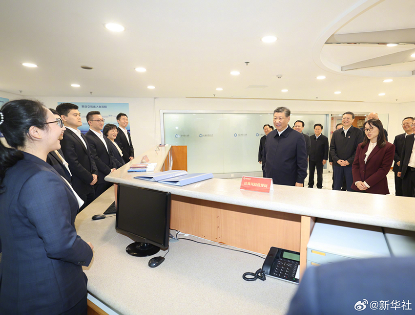 Xi Jinping faz visita de inspe??o em Shanghai