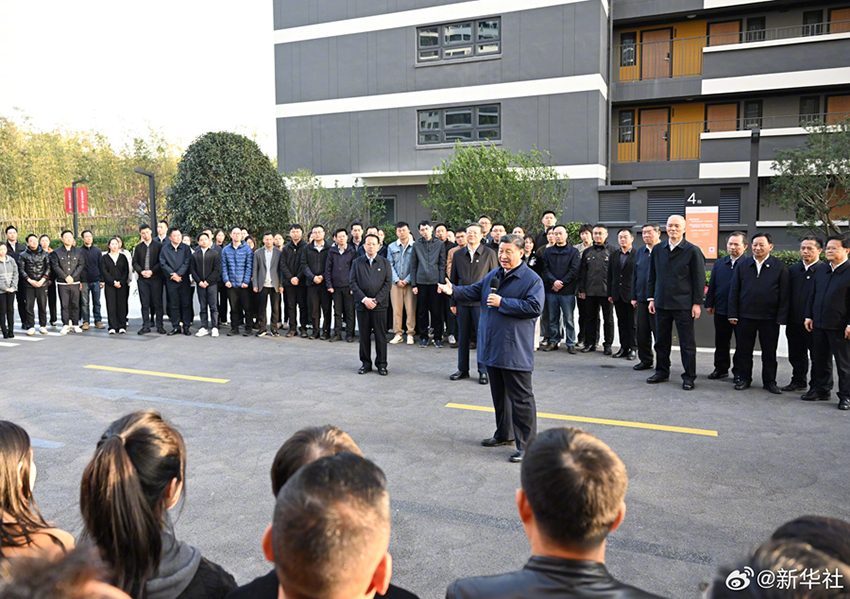 Xi Jinping faz visita de inspe??o em Shanghai