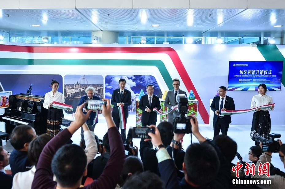 Cerim?nia de abertura do pavilh?o húngaro é realizada na primeira CISIE