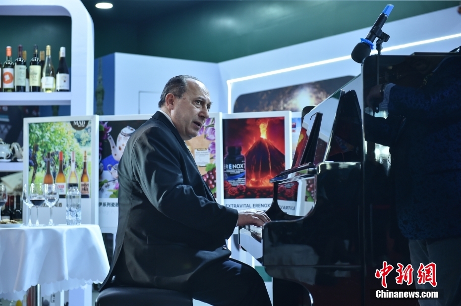 Cerim?nia de abertura do pavilh?o húngaro é realizada na primeira CISIE