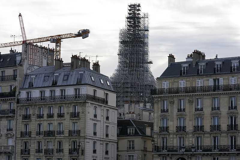Trabalhos de restaura??o continuam no pós-incêndio em Notre Dame