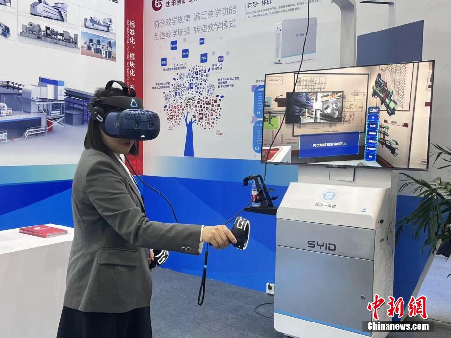 6a Exposi??o Internacional de Desenho Industrial da China inaugurada em Wuhan