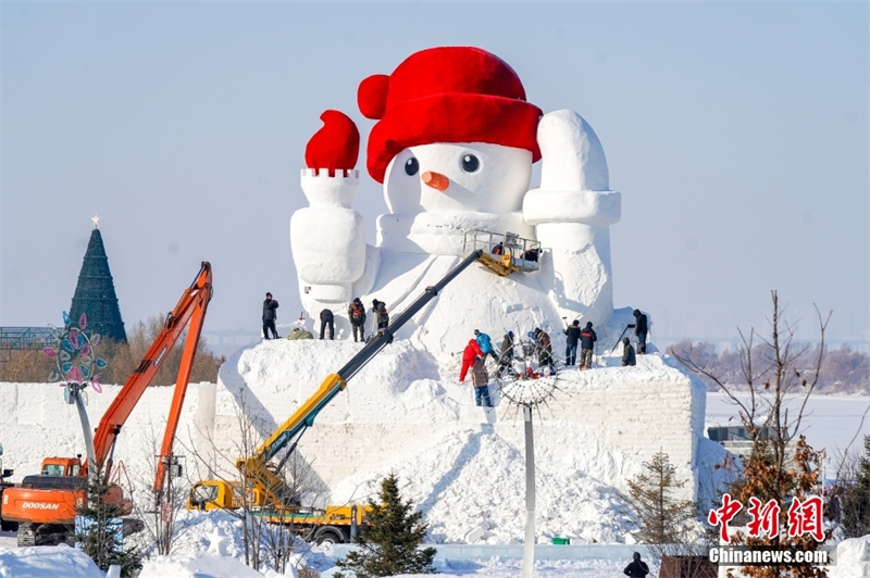 Harbin: “Boneco de Neve Gigante” está em constru??o