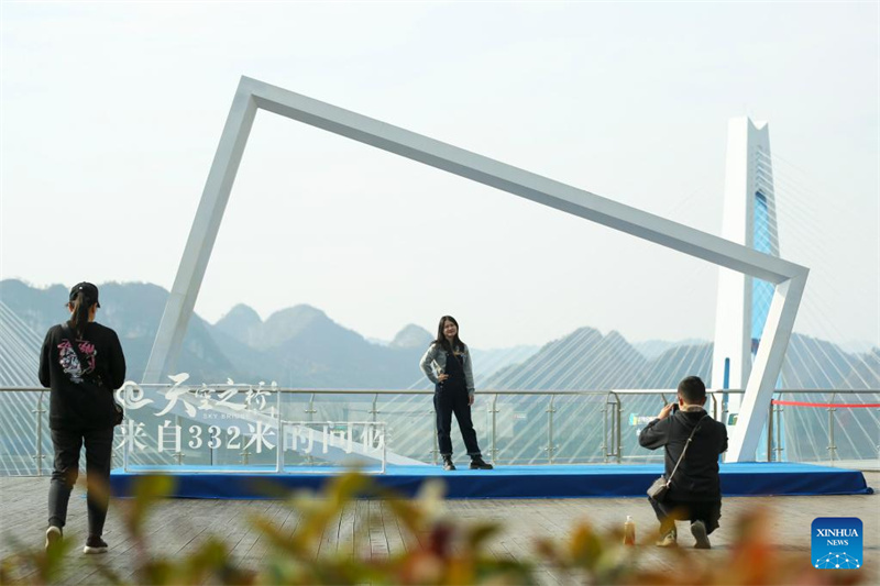 Pontes trazem crescimento econ?mico e atra??es turísticas em Guizhou, sudoeste da China