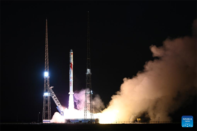 China lan?a foguete transportador Zhuque-2 com três satélites