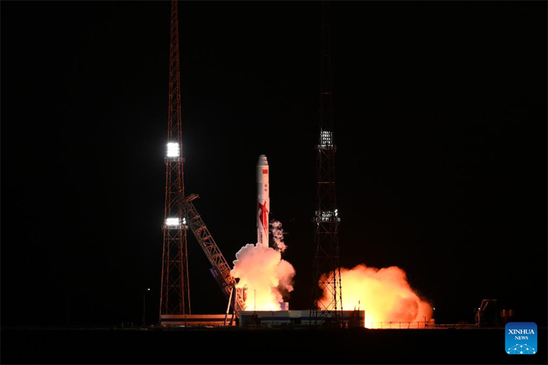 China lan?a foguete transportador Zhuque-2 com três satélites