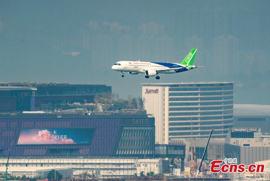 Avi?es C919 e ARJ21 desenvolvidos na China fazem primeira viagem a Hong Kong