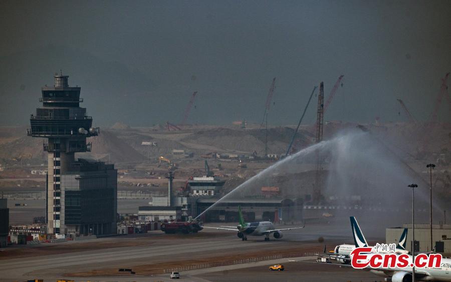 Avi?es C919 e ARJ21 desenvolvidos na China fazem primeira viagem a Hong Kong