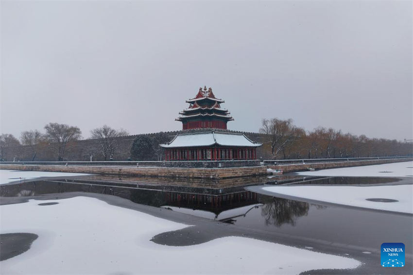 Turistas visitam Museu do Palácio na neve em Beijing