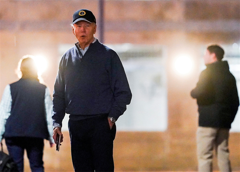 Caravana de seguran?a de Biden é atropelada