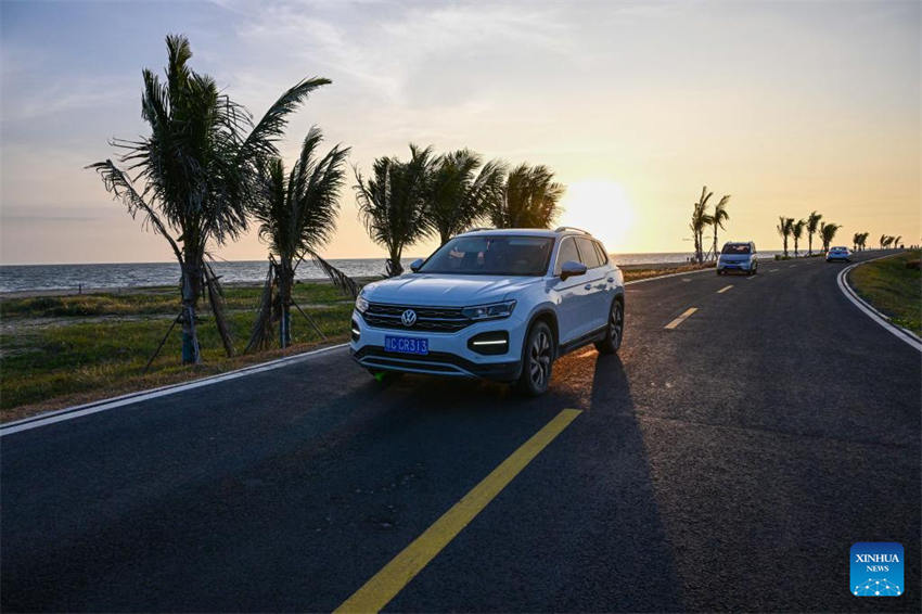 Rodovia costeira para passeios turísticos é inaugurada em Hainan