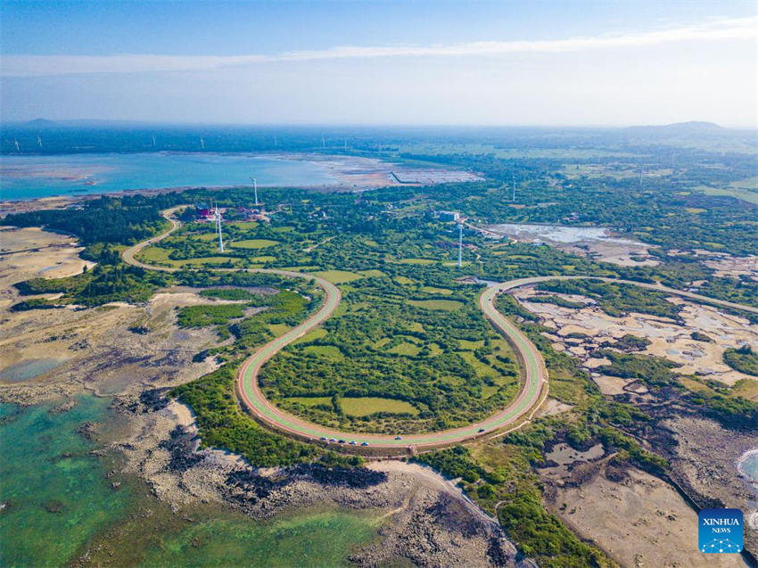 Rodovia costeira para passeios turísticos é inaugurada em Hainan