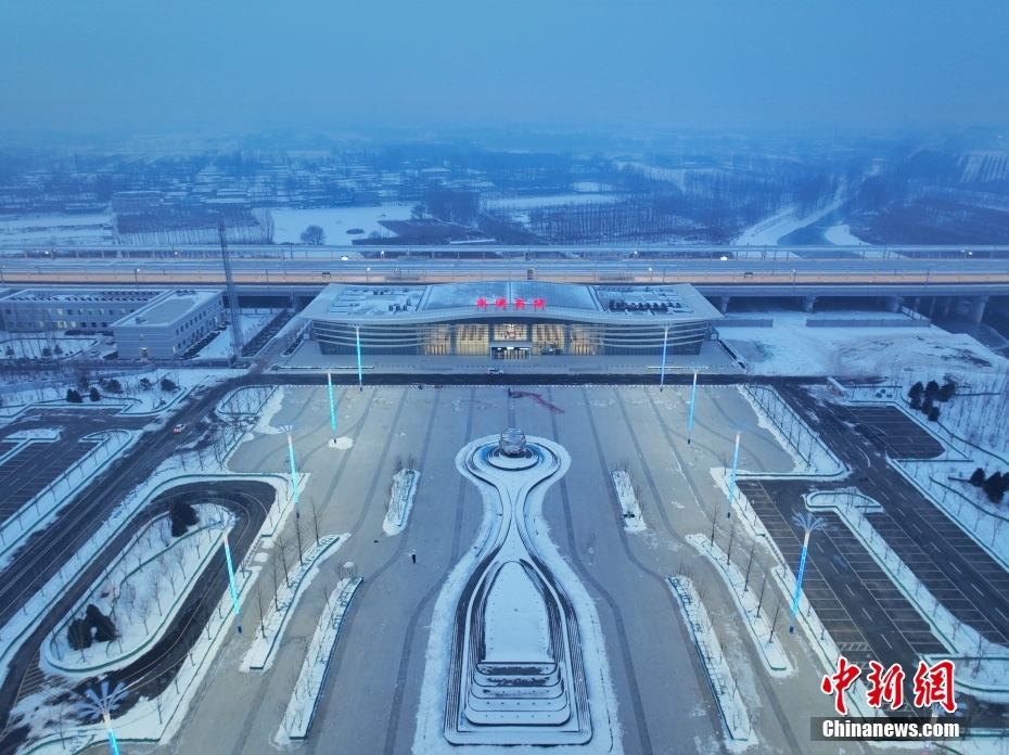 Ferrovia interurbana ligando Tianjin ao Aeroporto Interancional Daxing de Beijing entra em opera??o