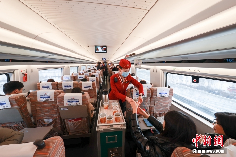 Ferrovia interurbana ligando Tianjin ao Aeroporto Interancional Daxing de Beijing entra em opera??o