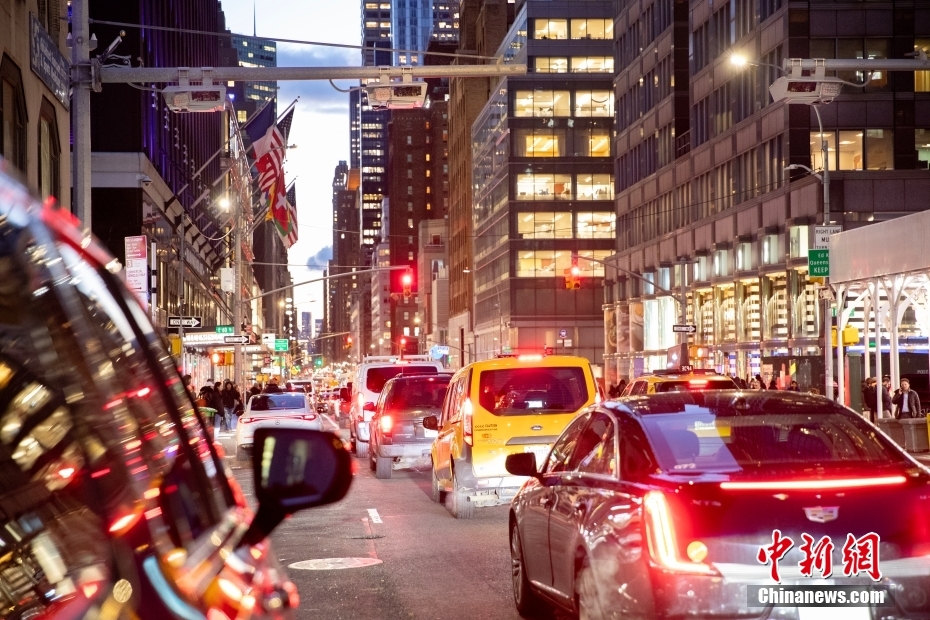 EUA: instala??es de cobran?a para a taxa de congestionamento s?o colocadas em Nova York