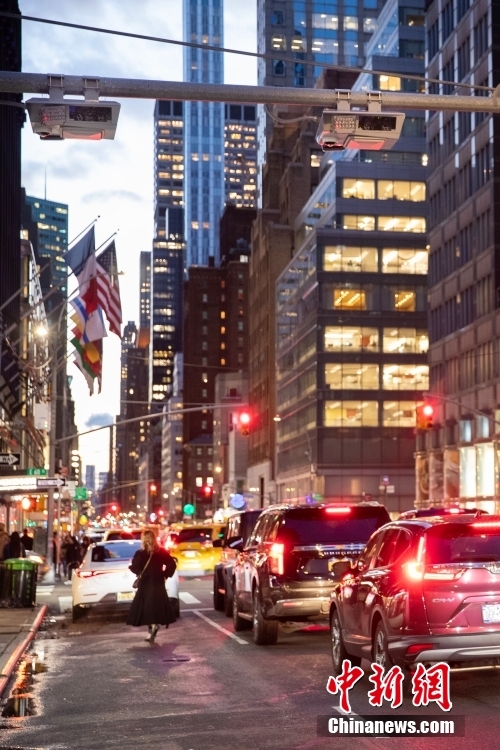 EUA: instala??es de cobran?a para a taxa de congestionamento s?o colocadas em Nova York