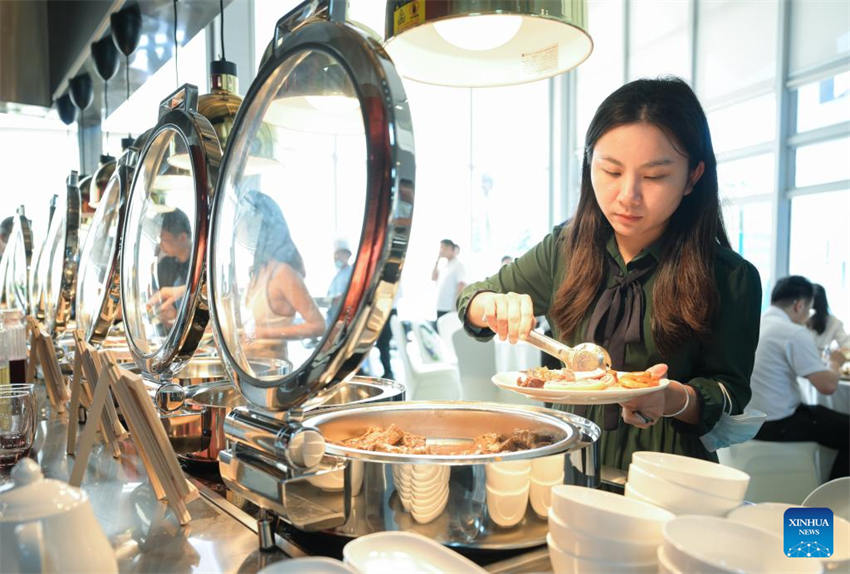 Centro de servi?o turístico é aberto ao público em Hainan, no sul da China