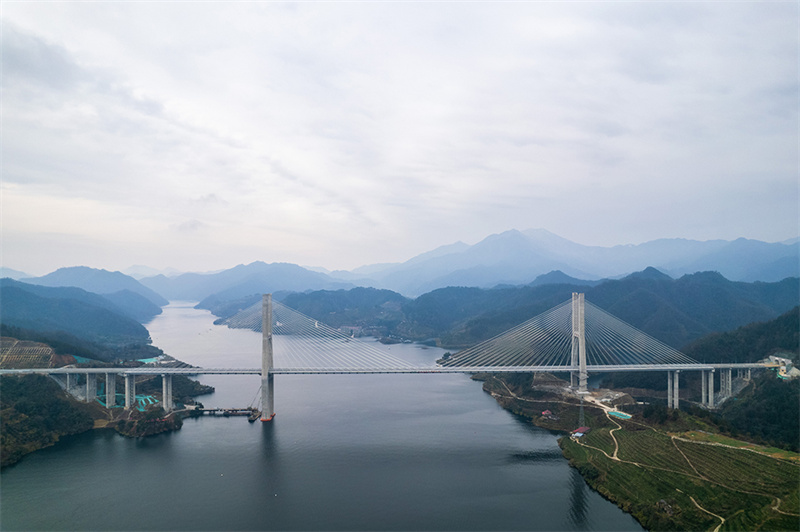 Autoestrada Guanzhuang-Xinhua na província chinesa de Hunan entra em opera??o